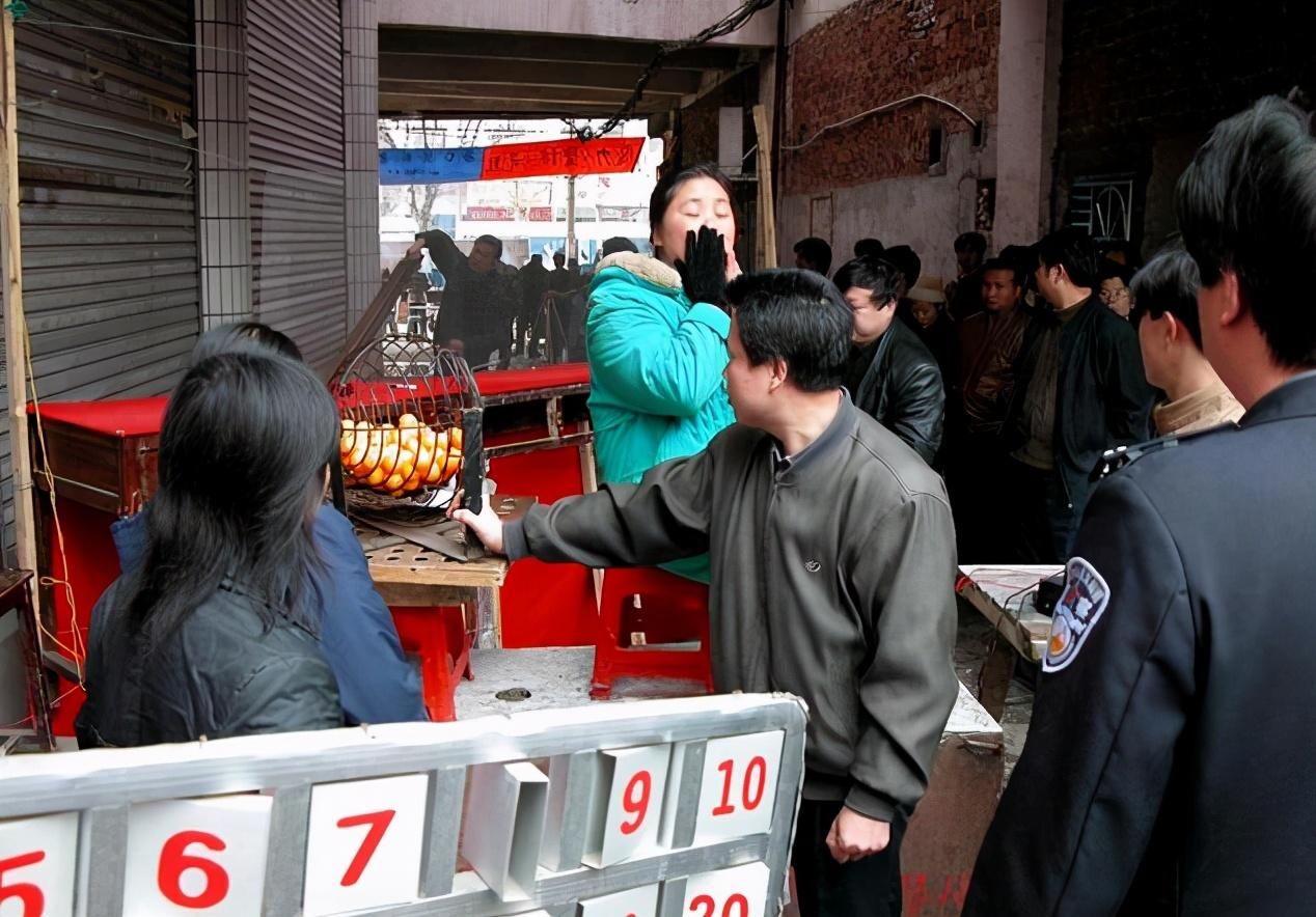 非法|为什么私彩与非法博彩，会令人倾家荡产？