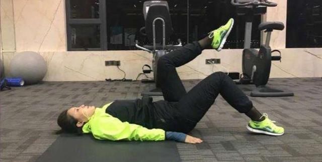  黑蒜|黑蒜十级爱好者张歆艺，还用黑蒜做鸡汤，能吃下去算你能耐