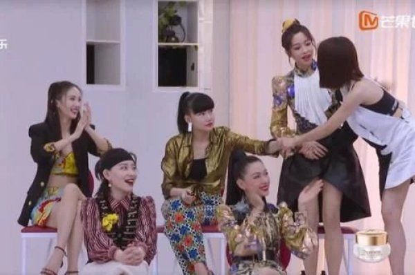  喜欢|弃李斯丹妮选宁静，王霏霏的功利心重，白冰只想躺赢不招人喜欢