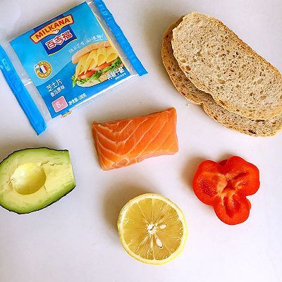  百吉福芝士|牛油果三文鱼芝士开放式三明治