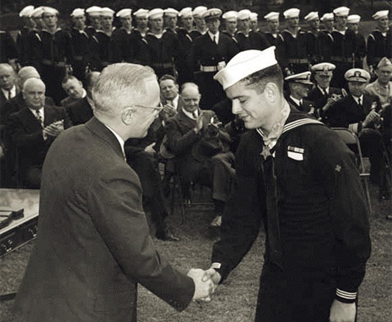 麦当劳|冲绳战役中的奇迹:凭借一人之力,拯救E连的麦当劳中士