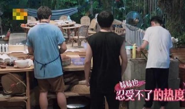  不录|黄磊厨房连轴转，37度高温生炉做饭，妻子孙莉心疼落泪：咱不录了
