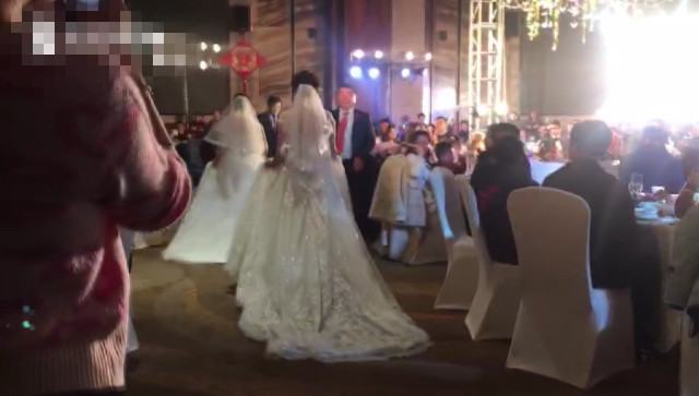 得知|3位新娘闯婚礼现场抢婚！岳父咬牙猛瞪女婿，得知真相后泪喷