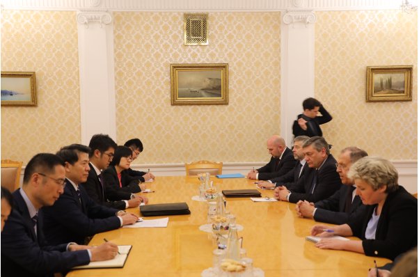 中国政府欧亚事务特别代表李辉同俄罗斯外长拉夫罗夫等举行会谈