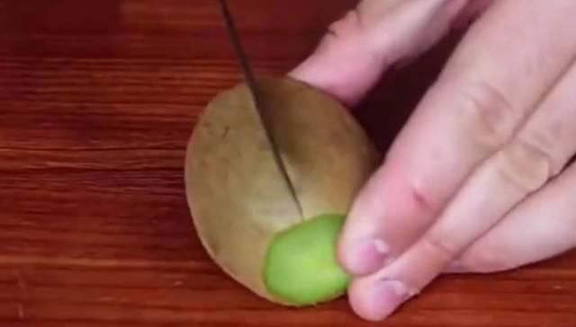  指甲|这样剥板栗，1秒钟剥一个，轻松剥壳还不伤指甲！