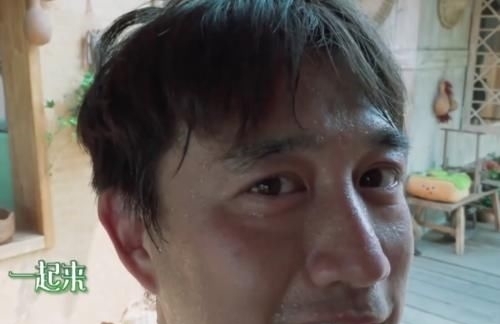  黄老师|黄磊《向往》“晨练”素颜出镜，突然抬头的瞬间，意外“怼脸拍”把人看懵了