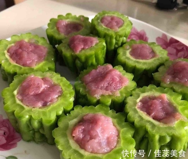 半盘|夏天就应该这样吃苦瓜,刚出锅女儿就吃了半盘,那得有多好吃