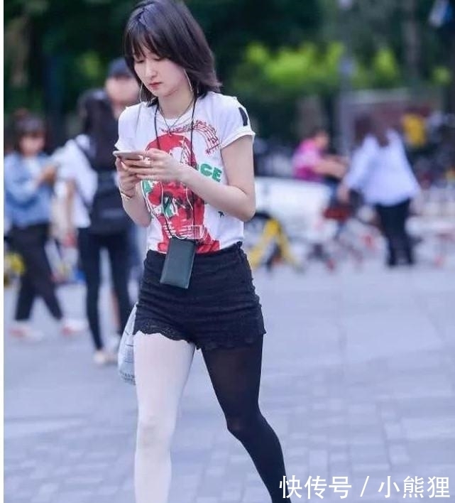  疯狂|“左边天使，右边魔鬼”让00后疯狂的“阴阳袜”，网友：贼丑！