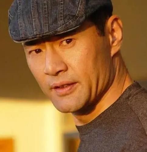  于荣光|演员于荣光：父亲患癌还让喝酒，撒了一个“谎”让其多活了7年