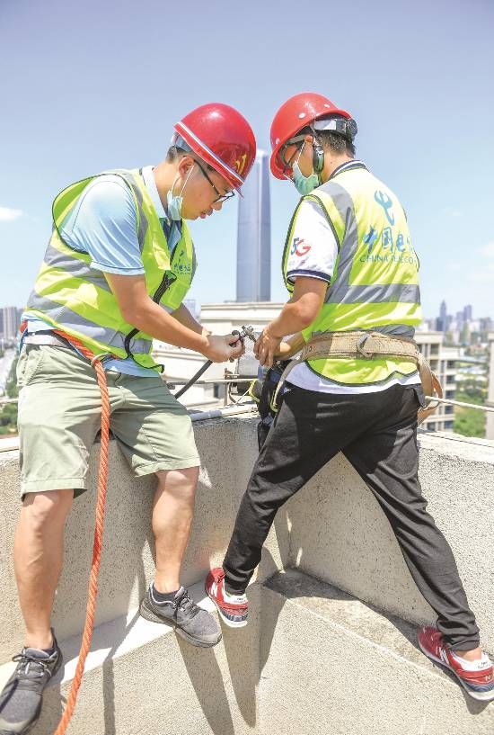  楚天都市报|“网络医生”上天入地守护你的网