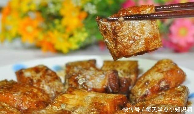 淀粉|煎带鱼时,别只会裹淀粉煎!裹一点它,带鱼肉嫩皮不破,更香酥