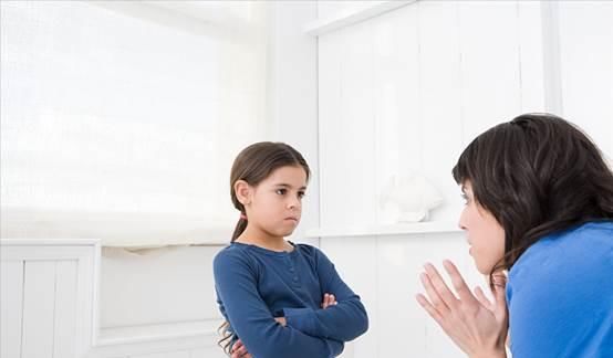  打人女子|2分钟扇50个耳光，只因被打女子未回话？网友：想看你父母什么样