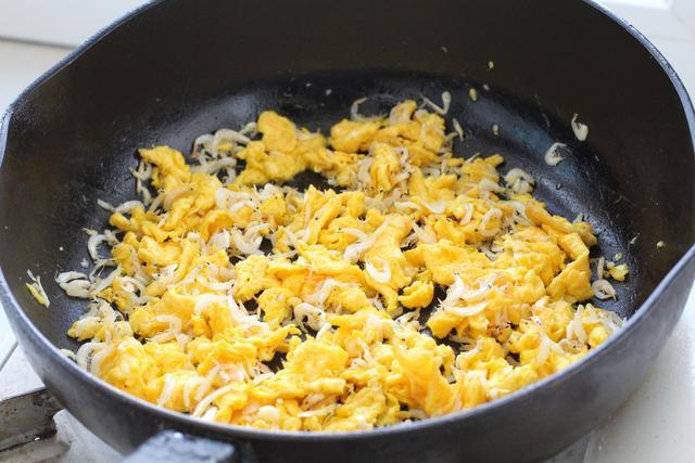  倍儿|此菜自带特殊香气，蒸包子口感一流，透白暄软倍儿鲜美，真解馋！