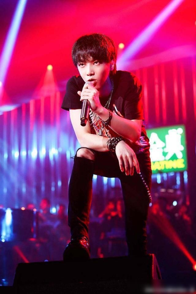  到底|尚雯婕力捧？火星弟弟？“换头”风波？华晨宇到底好在哪？