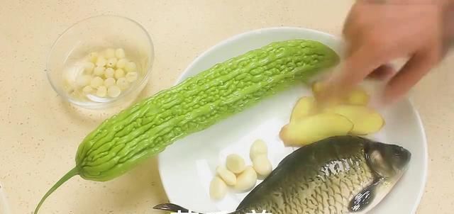  健脾|鲫鱼汤里加上这两样食物，健脾利湿清热解乏，建议收藏！