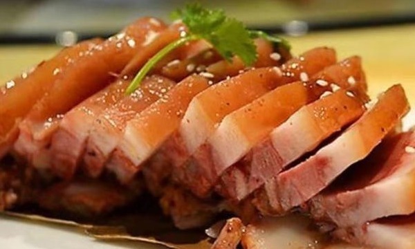 吃起来|为什么很多人喜欢吃猪头肉,常吃猪头肉身体会有哪些变化,了解下