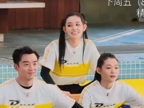  脱妆|蒋依依真实颜值什么样？当她节目下水脱妆时，状态太过真实