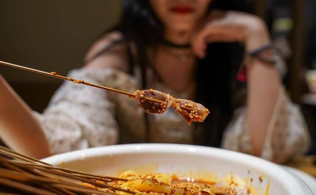  寻味|寻味成都 | 一座来了就不想走的城，一台开了就不想下的车