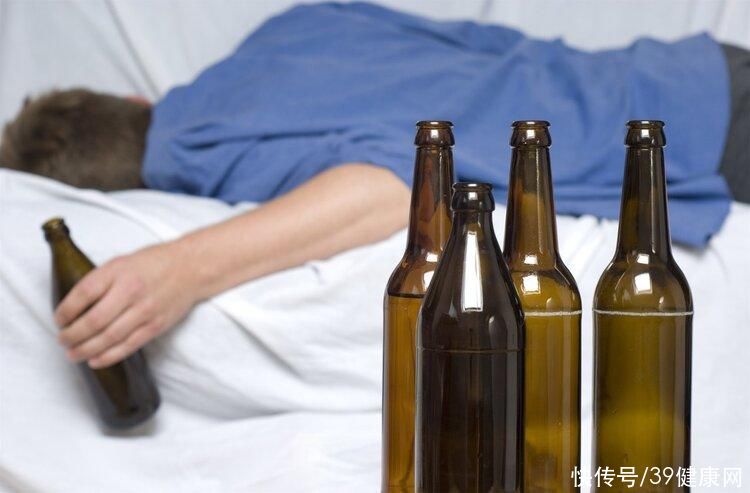 长期喝白酒可以延年益寿预防肿瘤(长期喝白酒可以延年益寿，预防肿瘤？喝白酒是好还是坏？真相来了)