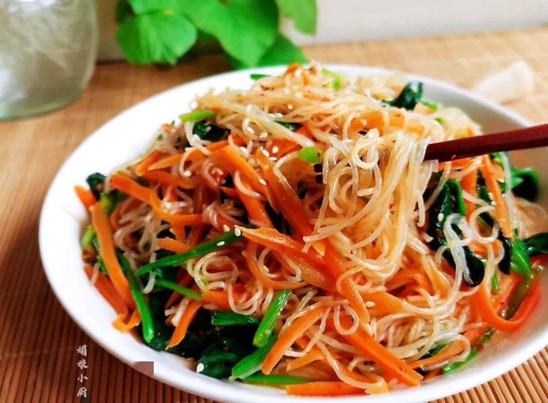 花椒|低脂的菠菜胡萝卜拌粉丝的做法，香辣开胃，口感Q弹！