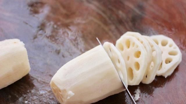  家常|入秋的莲藕最脆，家常版藕盒做法，老公1次能吃10多个
