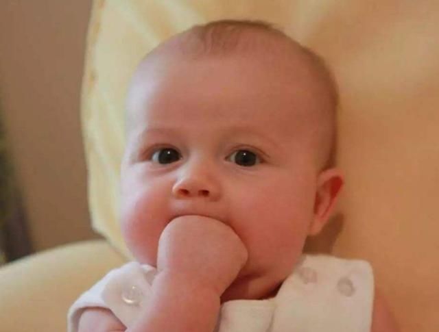 不感兴趣|宝宝两岁前,如果有这3种表现,可能是智力低下,宝妈别不在意