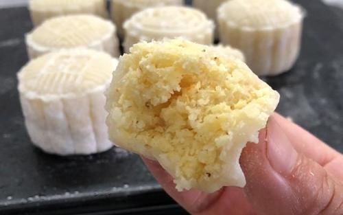  椰香|超好吃的椰蓉冰皮月饼，椰香浓郁，薄皮大馅，中秋节要做给家人吃