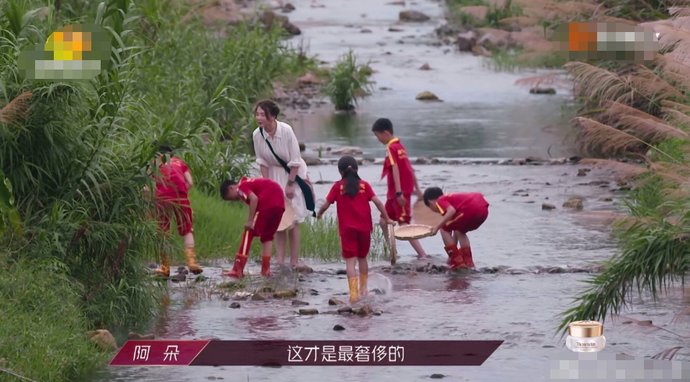  装扮|《浪姐》阿朵终于做了最想做的事，没有华丽的装扮，却更打动人