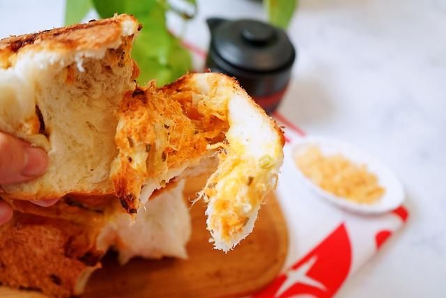  包裹|肉松手撕面包，层层包裹多多肉松，蓬松柔软，这方子经得起考验