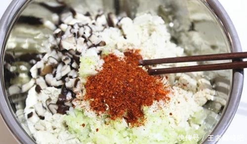 配方|豆腐做包子,试试这配方,表皮松软,鲜香味美,一口气吃三个!