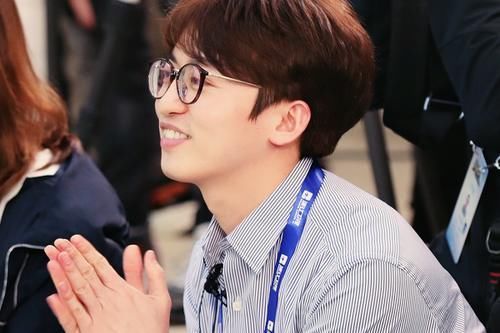 关注|跑男收官,姚译添关注列表少了3人,感动的眼泪生生给憋回去