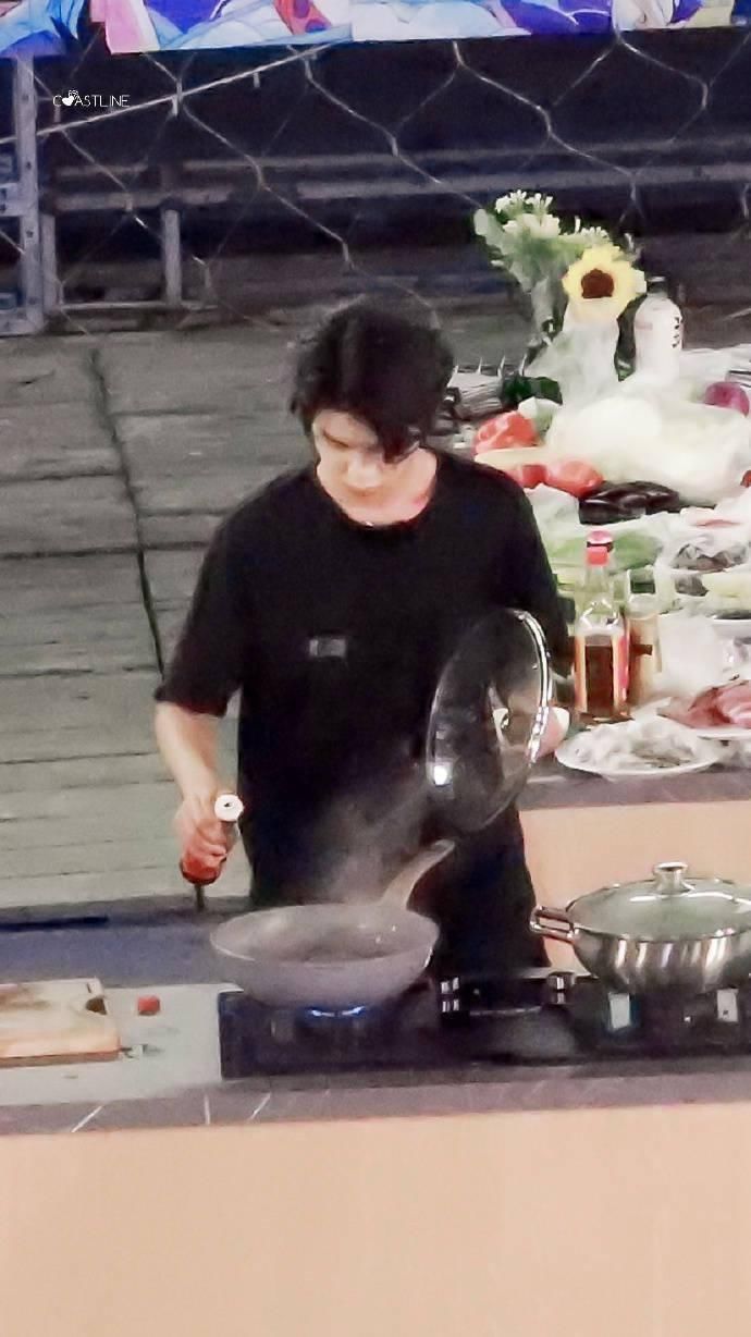  录制|Justin综艺录制饭拍新鲜出炉 大名鼎鼎贾大厨又将重出江湖