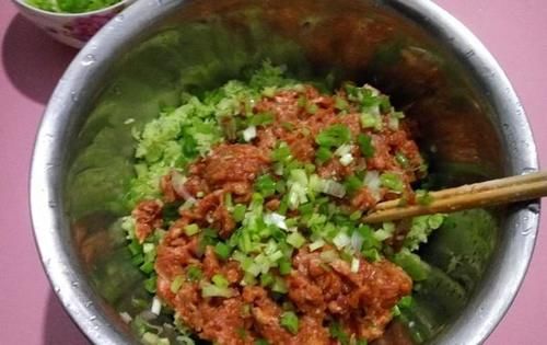  放错|拌饺子馅千万别放“它”，10人有9人放错，难怪饺子不鲜不好吃