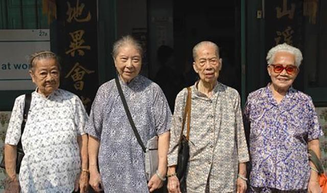 手持|“自梳女”是怎样的存在？终身不嫁，新婚之夜还手持剪刀防身