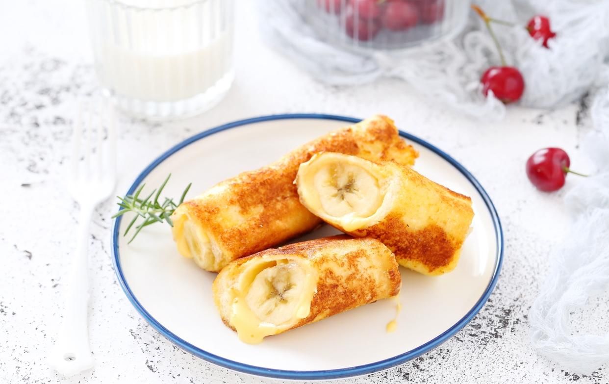 上桌|剩吐司别丢掉,做成快手营养早餐,五分钟就上桌,咬一口还爆浆!