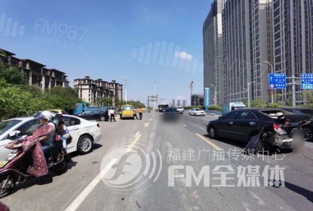  砰砰|砰砰砰砰！福州市区一宝马连撞3车！“它飞一样的过来了”