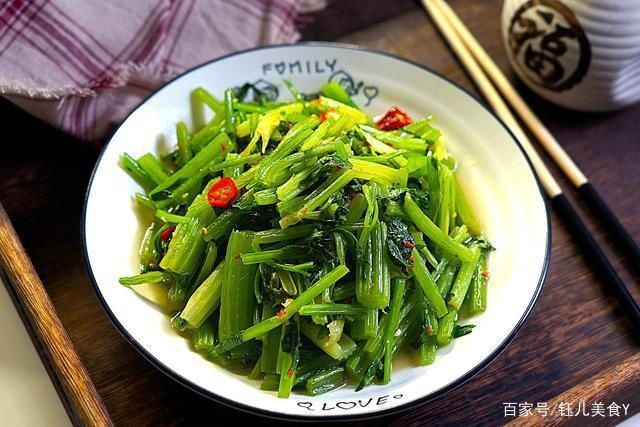 营养|一家三口的精致晚餐,营养全面又美味,网友看到韭菜盒子被馋哭了