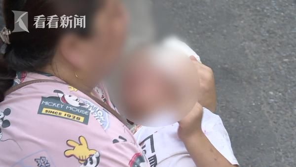 车祸|4岁男童遇车祸被压车底 危急时刻一群人蜂拥而上