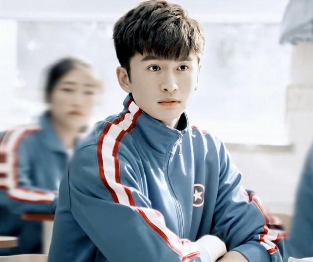 丁禹兮|10位男星穿校服!《以家人之名》宋威龙、罗云熙、丁禹兮都是顶级校园男神