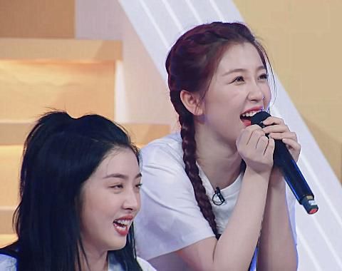 夸有|许佳琪在“首综”即兴模仿时,金星直夸有感觉,虞书欣秒变小迷妹