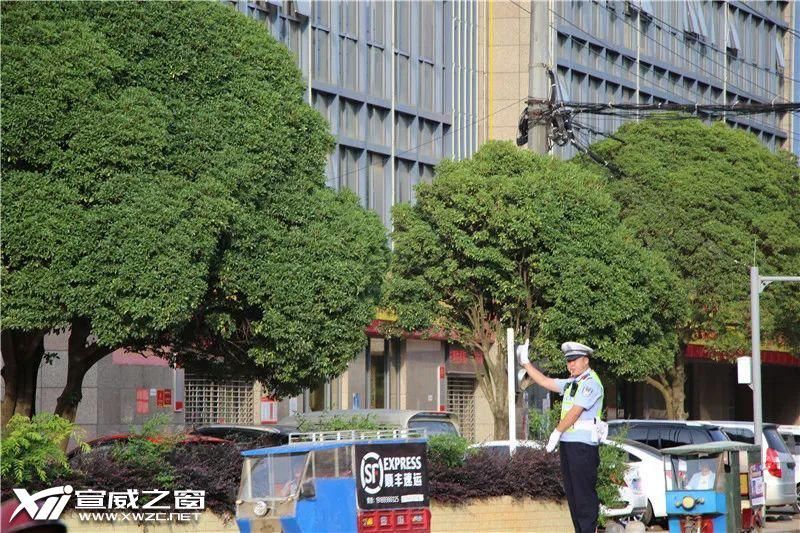  发生|宣威中考首日 考场外发生了这几幕