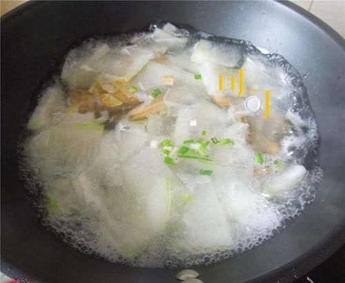  冬瓜汤|夏天最喜欢这样清爽鲜美的海鲜冬瓜汤，不油不腻，喝了真舒服