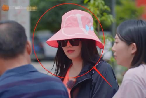  体验|李湘下乡体验乡村生活，被节目组安排“敞篷”三轮车，表情好真实