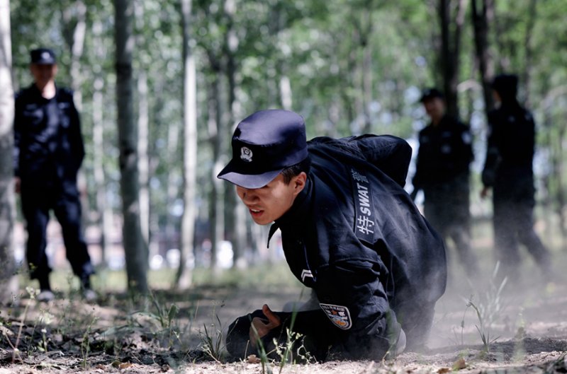 特警队|特警炼成，新人入队！这俩女特警太飒了