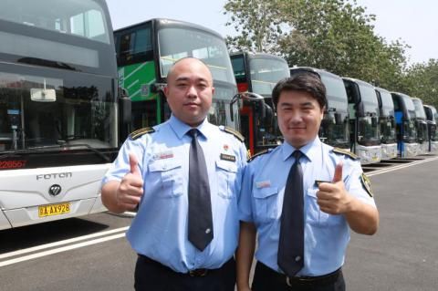  水中|壹现场丨北极熊水中酣睡引关注 管理方：熊很好，请放心