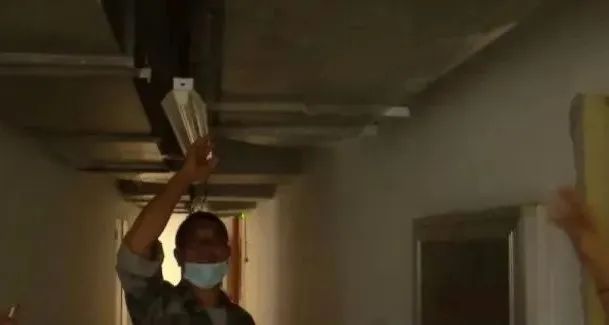  回家|苦等10年的回迁房：回家要穿6道门，第29层没电梯......最新进展来了