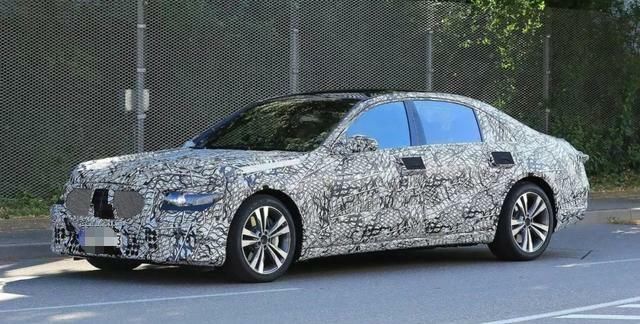  抵达|2020款奔驰S级抵达“战场”，6.0T+V12发动机，最高时速250千米