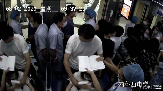  护士|暖心！陪检时为患者挡风，市一院护士这个举动很赞