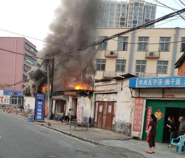  谅解|忙救火误了送餐 信阳一快递小哥被顾客骂了希望被谅解