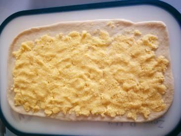  面包|松软香甜值得一试，炼乳椰蓉面包